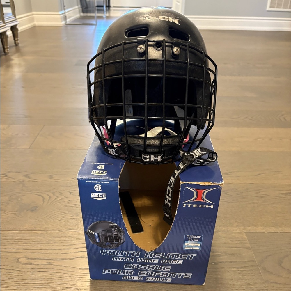 Helmet with cage for kids 2-5 years old good condition.
